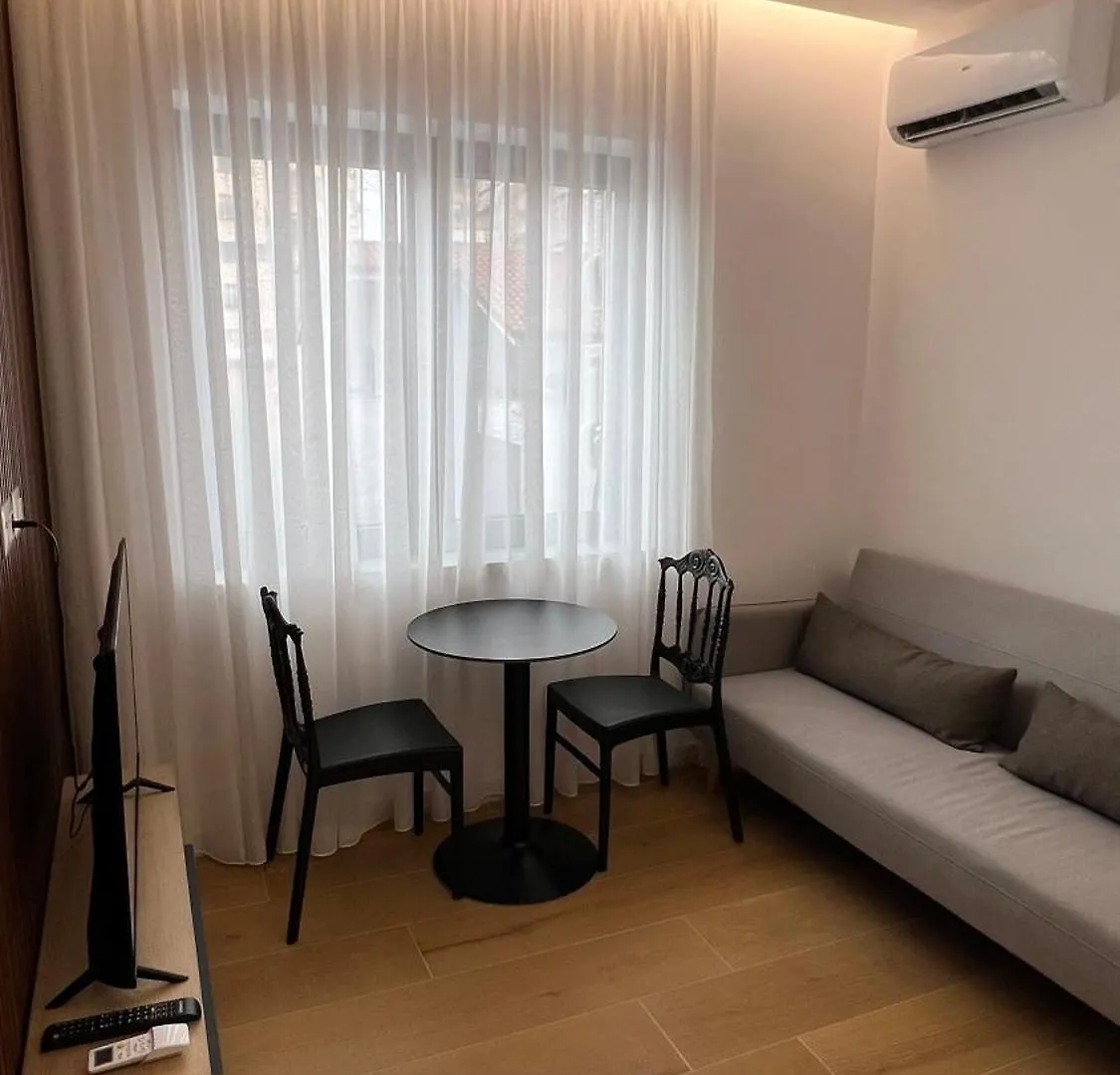 Tirana Central Apartments 0*,  Albânia