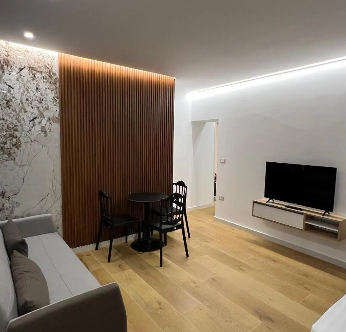 Tirana Central Apartments 0*,  Albânia